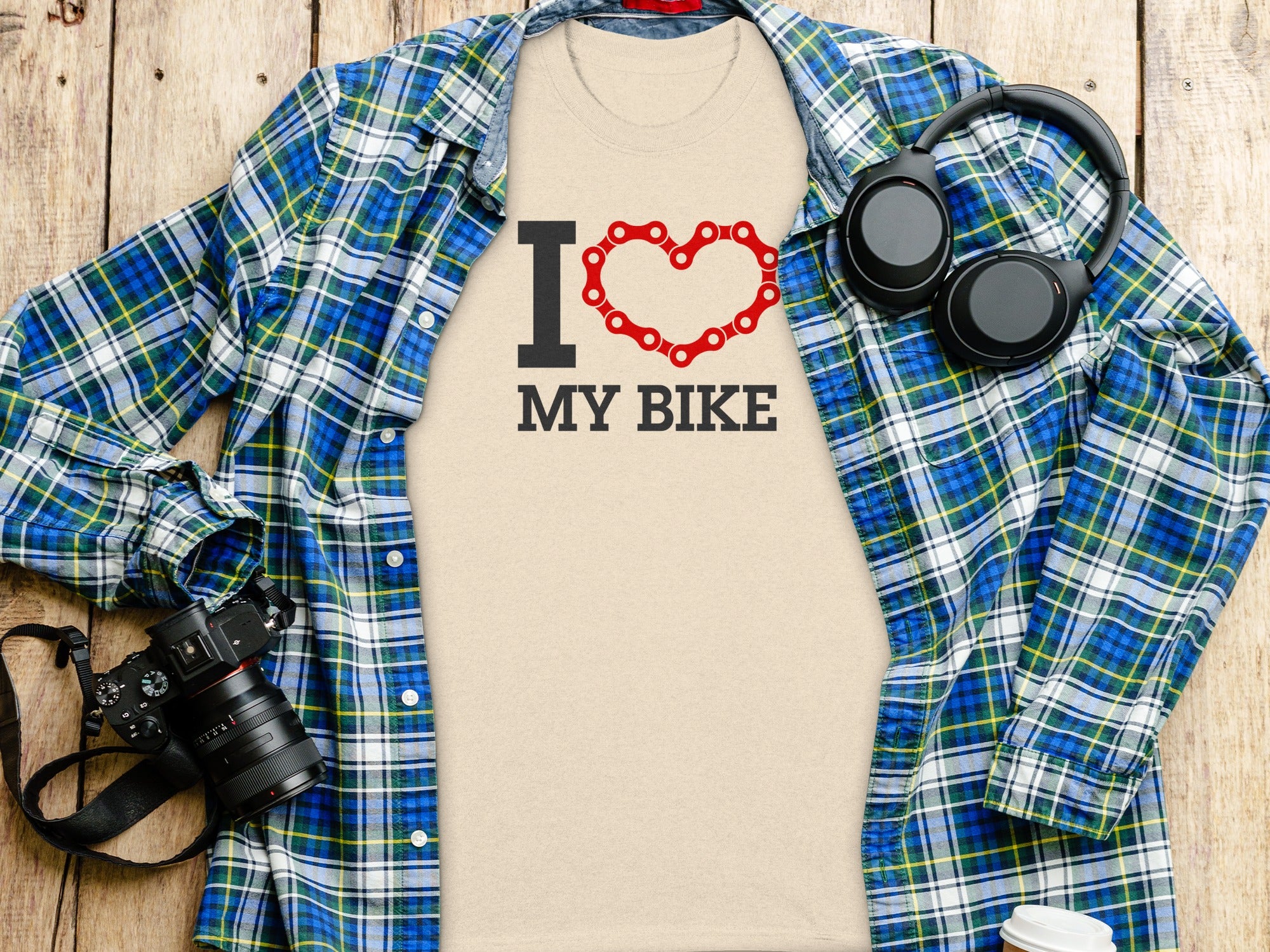 T-shirt with "I love my bike" text and heart made of bike chain.